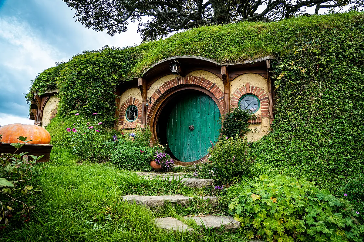 4. Auckland · Waitomo · Hobbiton · Rotorua