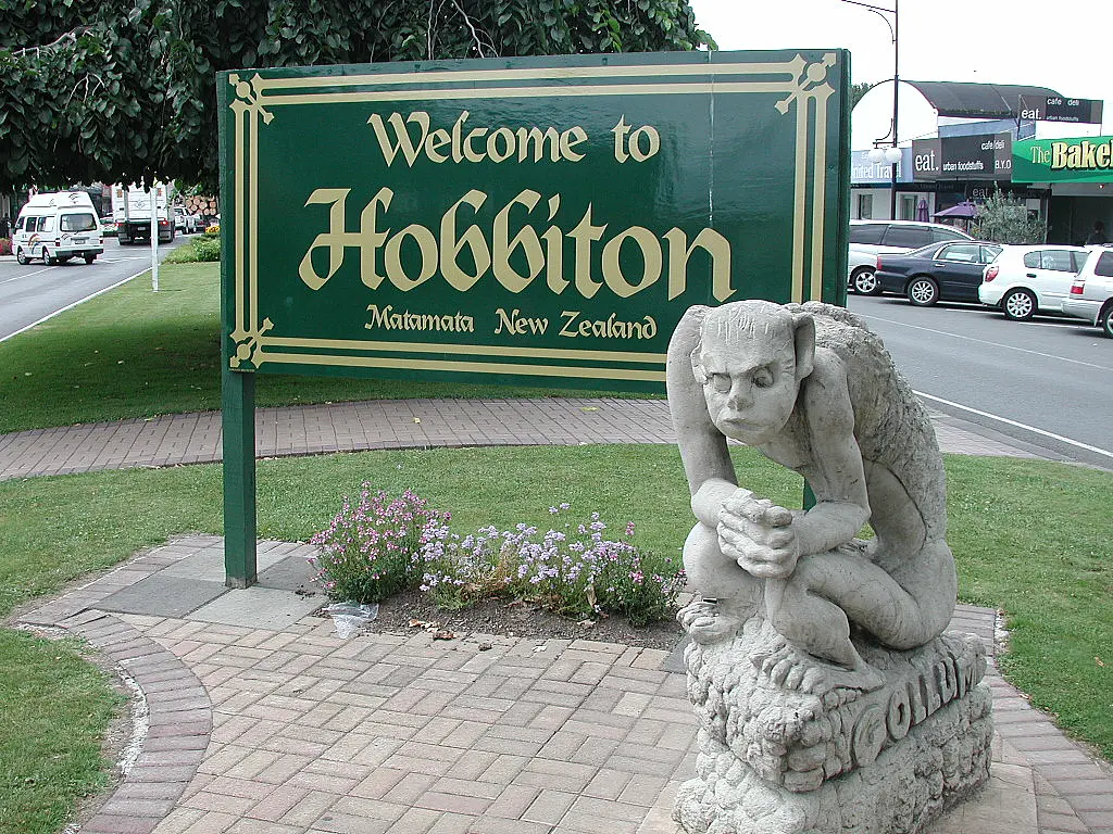 4. Auckland · Waitomo · Hobbiton · Rotorua